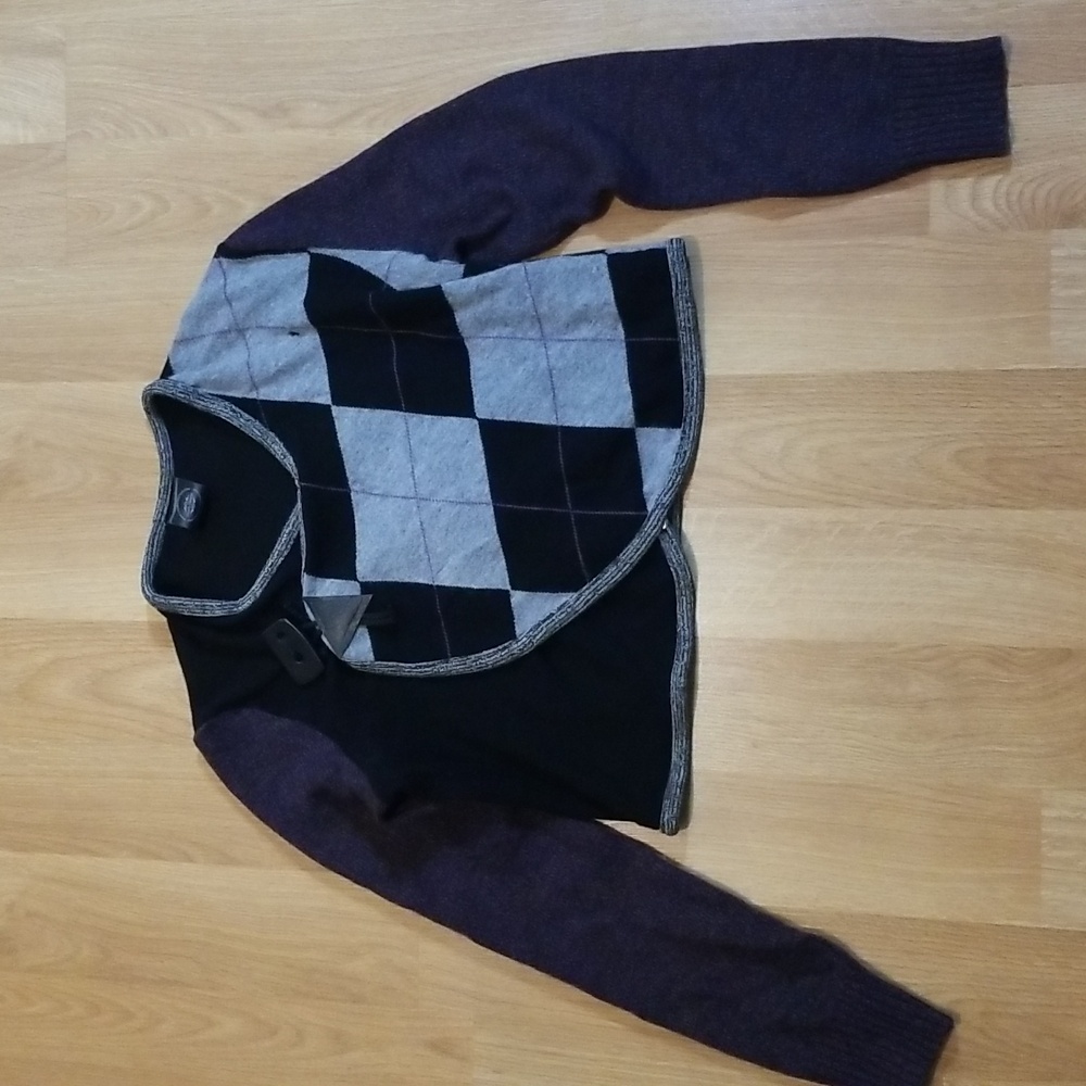 DejaVu Design asymmetrical cardigan sweater with toggle closure, small hole GUC